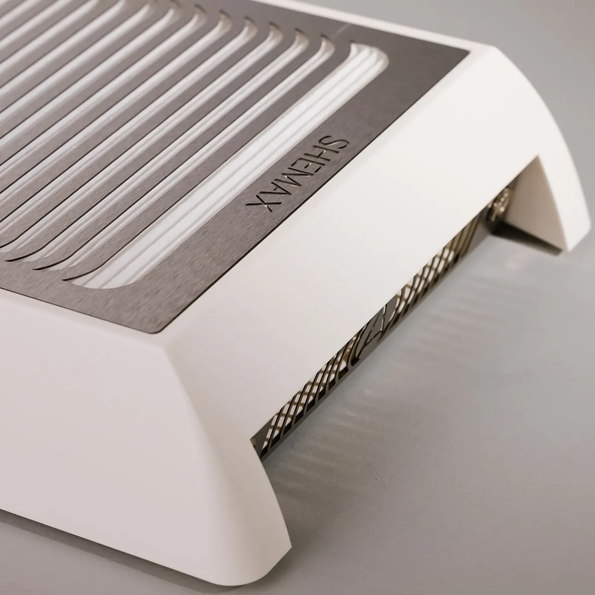 NEW ! Aspirateur de table Style X-PRO sans sac avec filtre - Blanc | Shemax Clearance